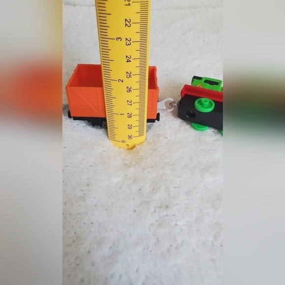 Thomas the Train Percy Diecast Metal Tank Engine Friend Take Play Round Magnet - Picture 6 of 9